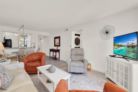 Condo in Stuart, Florida, 2 bedrooms  № 2188844 - photo 19
