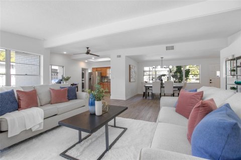 House in Maitland, Florida 4 bedrooms, 255.3 sq.m. № 1574548 - photo 12