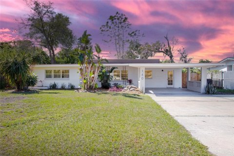 House in Maitland, Florida 4 bedrooms, 255.3 sq.m. № 1574548 - photo 1