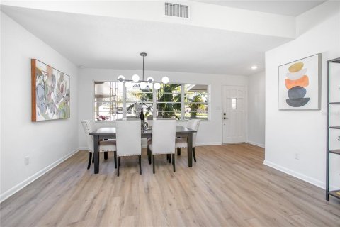 House in Maitland, Florida 4 bedrooms, 255.3 sq.m. № 1574548 - photo 7