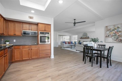 House in Maitland, Florida 4 bedrooms, 255.3 sq.m. № 1574548 - photo 9