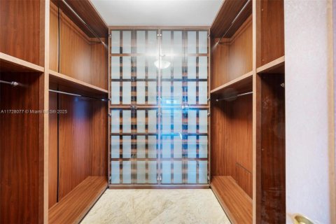 Купить кондоминиум в Санни-Айлс-Бич, Флорида 4 спальни, 362.88м2, № 1714386 - фото 3