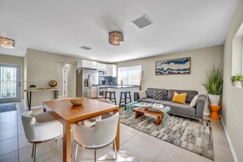 Villa ou maison à louer à Miami, Floride: 3 chambres, 244.33 m2 № 1946692 - photo 13