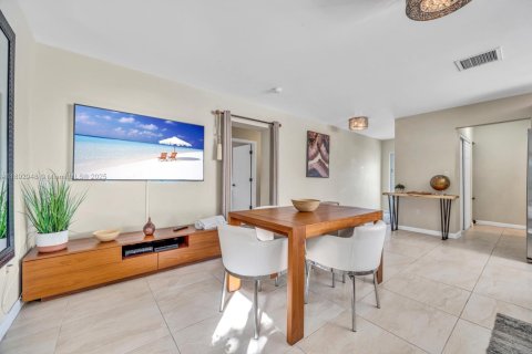 Villa ou maison à louer à Miami, Floride: 3 chambres, 244.33 m2 № 1946692 - photo 11