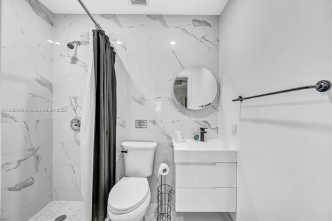 Villa ou maison à louer à Miami, Floride: 3 chambres, 244.33 m2 № 1946692 - photo 2