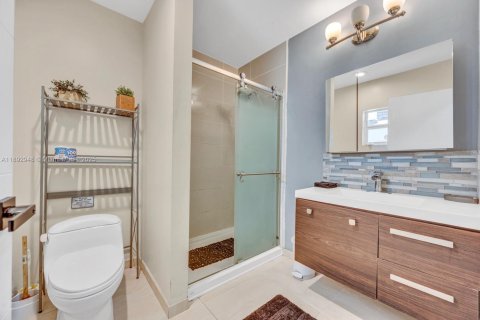 Villa ou maison à louer à Miami, Floride: 3 chambres, 244.33 m2 № 1946692 - photo 12