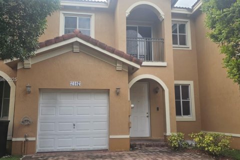 Townhouse in Miami, Florida 3 bedrooms, 157.38 sq.m. № 2013089 - photo 2