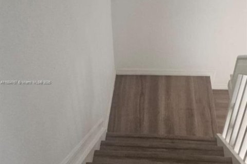 Townhouse in Miami, Florida 3 bedrooms, 157.38 sq.m. № 2013089 - photo 5