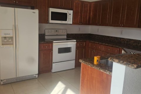 Townhouse in Miami, Florida 3 bedrooms, 157.38 sq.m. № 2013089 - photo 23