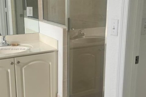 Townhouse in Miami, Florida 3 bedrooms, 157.38 sq.m. № 2013089 - photo 14