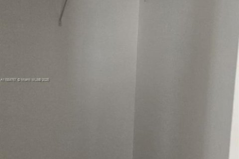 Townhouse in Miami, Florida 3 bedrooms, 157.38 sq.m. № 2013089 - photo 15