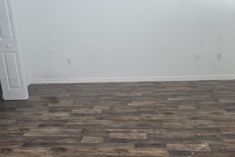 Townhouse in Miami, Florida 3 bedrooms, 157.38 sq.m. № 2013089 - photo 13