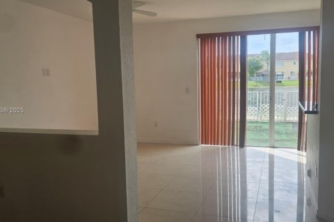 Townhouse in Miami, Florida 3 bedrooms, 157.38 sq.m. № 2013089 - photo 21