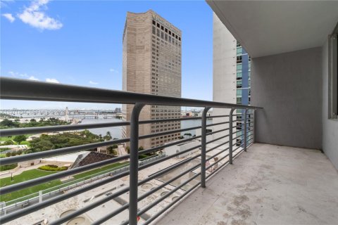 Condominio en venta en Miami, Florida, 1 dormitorio, 78.6 m2 № 2033726 - foto 17