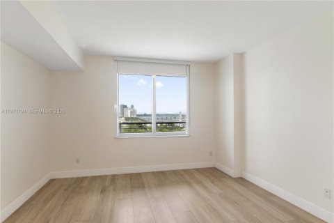 Condominio en venta en Miami, Florida, 1 dormitorio, 78.6 m2 № 2033726 - foto 10
