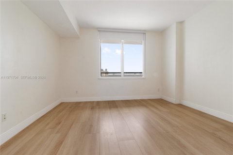 Condominio en venta en Miami, Florida, 1 dormitorio, 78.6 m2 № 2033726 - foto 11