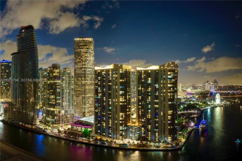 Condominio en venta en Miami, Florida, 1 dormitorio, 78.6 m2 № 2033726 - foto 26