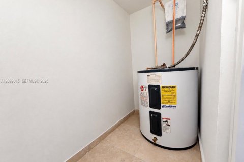 Condominio en alquiler en Doral, Florida, 3 dormitorios, 191.56 m2 № 2395445 - foto 25