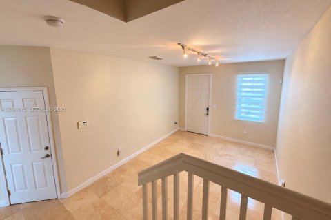 Condominio en alquiler en Doral, Florida, 3 dormitorios, 191.56 m2 № 2395445 - foto 3