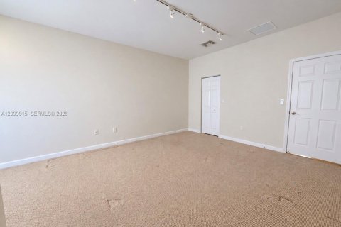 Condominio en alquiler en Doral, Florida, 3 dormitorios, 191.56 m2 № 2395445 - foto 12