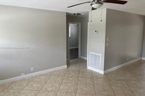 House in Palm Beach Gardens, Florida 3 bedrooms, 110.55 sq.m. № 1758690 - photo 3