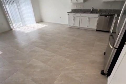 Adosado en venta en Davenport, Florida, 3 dormitorios, 137.5 m2 № 1616900 - foto 4