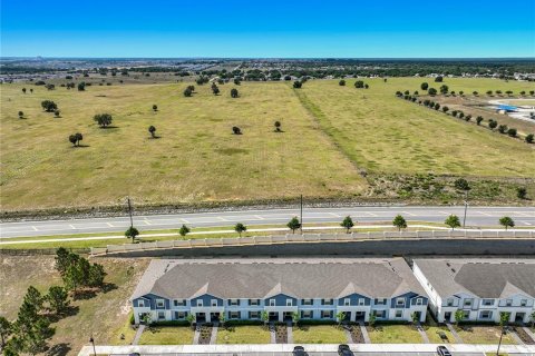 Touwnhouse à vendre à Davenport, Floride: 5 chambres, 213.02 m2 № 2093660 - photo 2