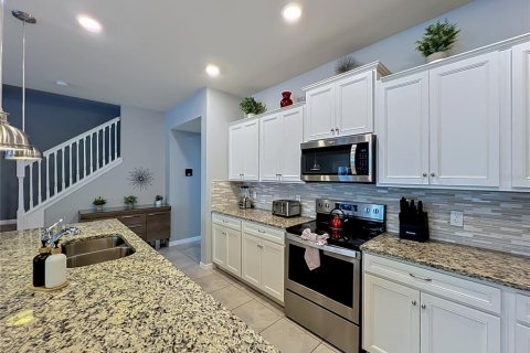 Touwnhouse à vendre à Davenport, Floride: 5 chambres, 213.02 m2 № 2093660 - photo 10