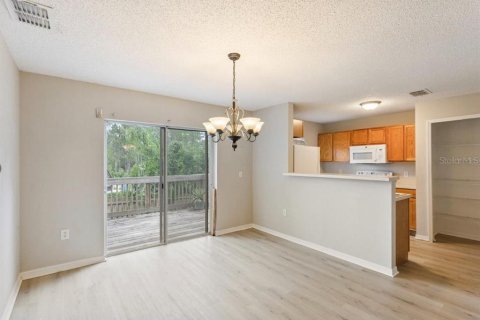Touwnhouse à louer à Tampa, Floride: 3 chambres, 163.88 m2 № 2425426 - photo 6