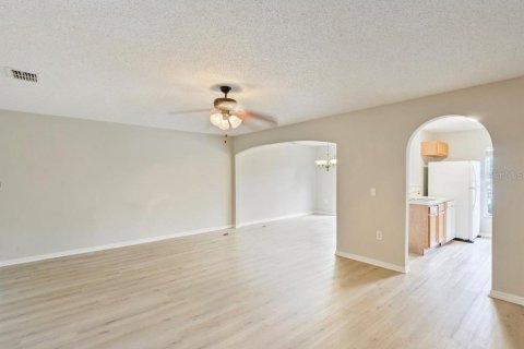 Touwnhouse à louer à Tampa, Floride: 3 chambres, 163.88 m2 № 2425426 - photo 4
