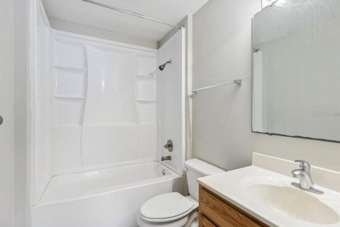 Touwnhouse à louer à Tampa, Floride: 3 chambres, 163.88 m2 № 2425426 - photo 11