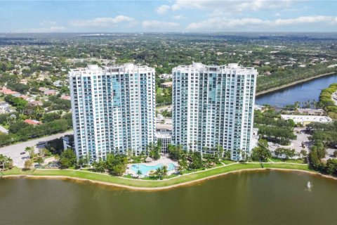 Condo in Sunrise, Florida, 1 bedroom  № 1671408 - photo 26