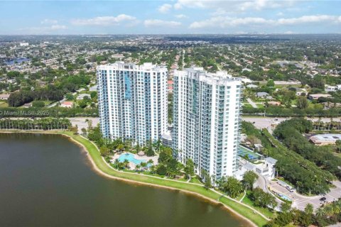 Condo in Sunrise, Florida, 1 bedroom  № 1671408 - photo 24