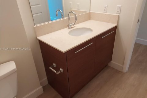 Condo in Sunrise, Florida, 1 bedroom  № 1671408 - photo 22