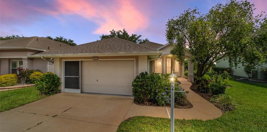 Villa ou maison à Leesburg, Floride 2 chambres, 136.47 m2 № 1773541