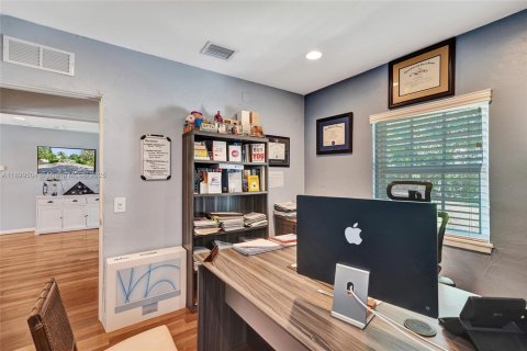 Immobilier commercial à vendre à Fort Lauderdale, Floride № 1954318 - photo 24