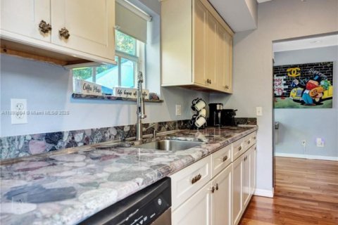 Immobilier commercial à vendre à Fort Lauderdale, Floride № 1954318 - photo 19