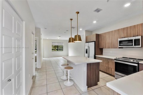 Condo in Doral, Florida, 4 bedrooms in URBANA № 1950514 - photo 1