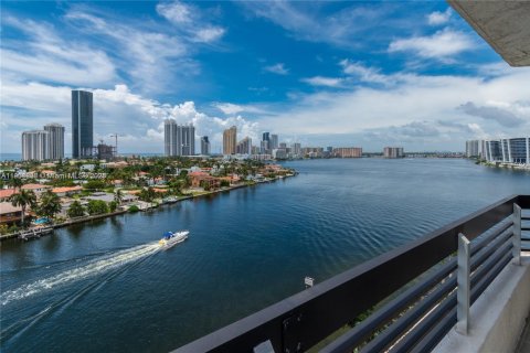 Copropriété à louer à Aventura, Floride: 2 chambres, 134.43 m2 № 1965877 - photo 2