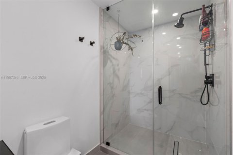 Copropriété à vendre à Miami, Floride: 2 chambres, 117.24 m2 № 2011432 - photo 16