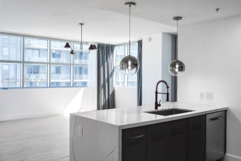 Condominio en Miami, Florida, 2 dormitorios  № 2011432