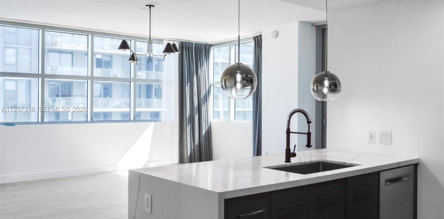 Condominio en Miami, Florida, 2 dormitorios  № 2011432