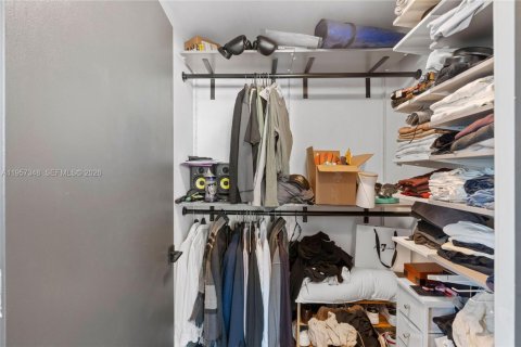 Copropriété à vendre à Miami, Floride: 2 chambres, 117.24 m2 № 2011432 - photo 17