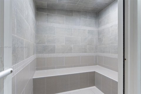 Купить кондоминиум в Майами, Флорида 2 спальни, 117.24м2, № 2011432 - фото 22