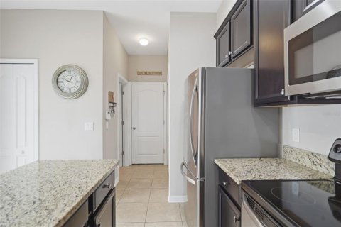 Townhouse in Groveland, Florida 3 bedrooms, 153.85 sq.m. № 2202756 - photo 13