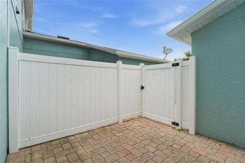Townhouse in Groveland, Florida 3 bedrooms, 153.85 sq.m. № 2202756 - photo 28