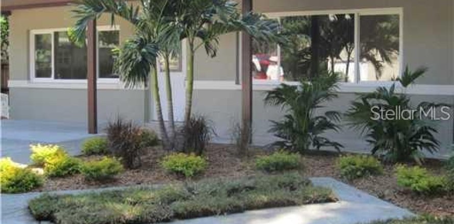 House in Saint Petersburg, Florida 3 bedrooms, 157.19 sq.m. № 1419062