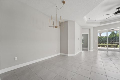 House in Fish Hawk, Florida 2 bedrooms, 141.68 sq.m. № 1791824 - photo 5