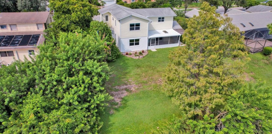 House in Delray Beach, Florida 3 bedrooms, 177.26 sq.m. № 1217687