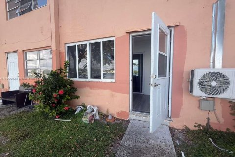 Copropriété à vendre à Miami, Floride: 2 chambres, 78.97 m2 № 1952841 - photo 17